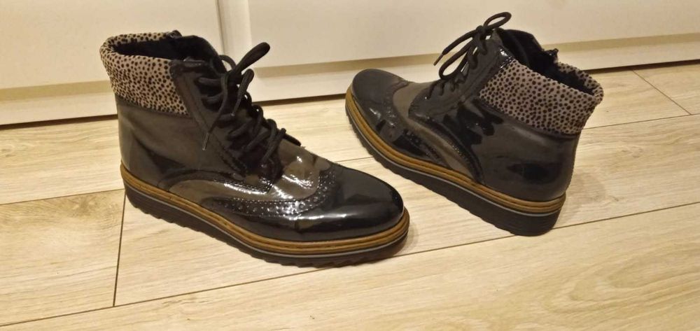 Buty lakierowane sztyblety Rieker