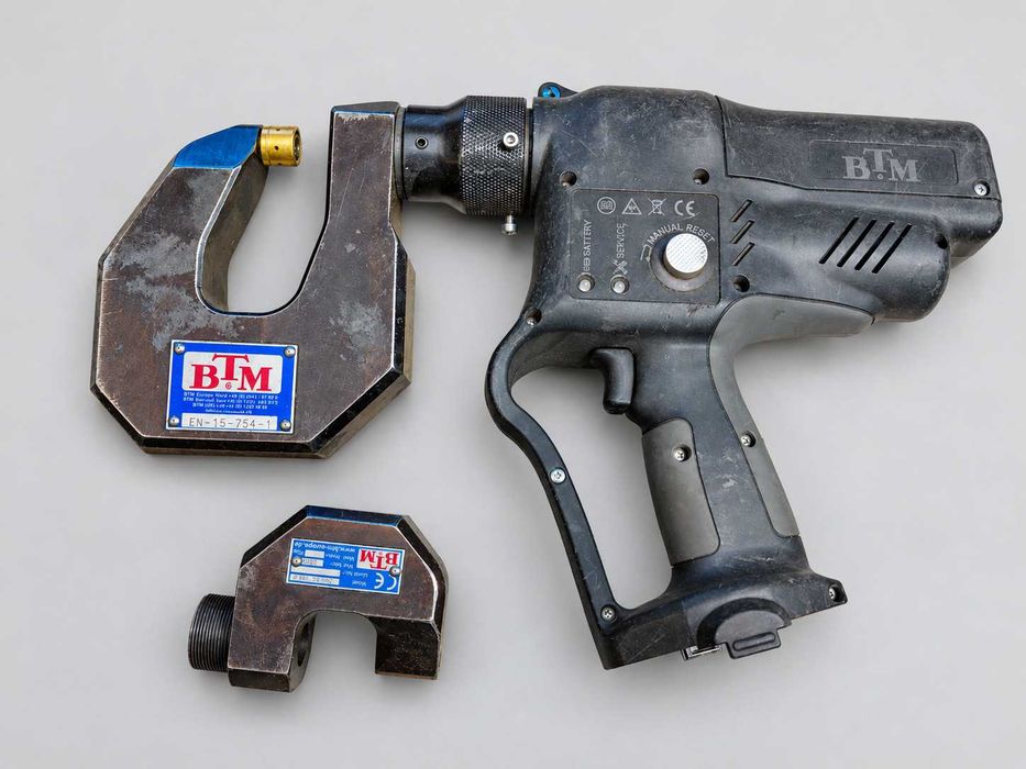 Klinczarka BTM elektrohydrauliczna do blach + głowica, bez akumulatora