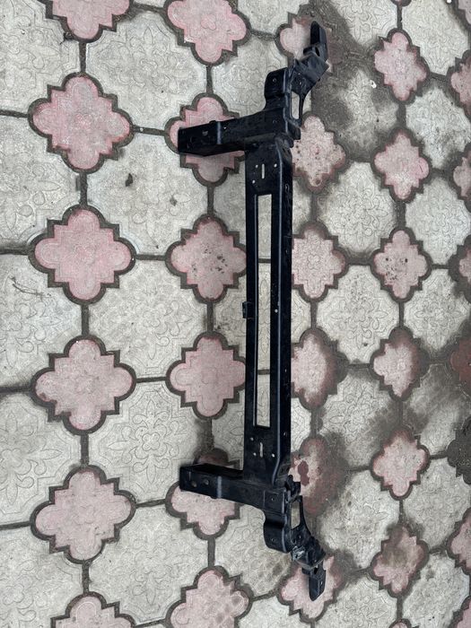 Передний усилитель кронштейн Range ROVER VELAR L560 OE J8A2-16E144-A