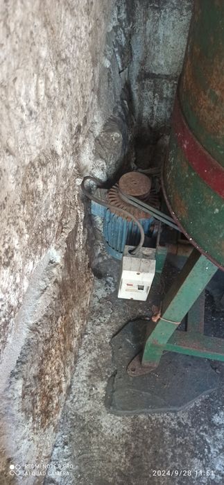 Moinho electricidade, trifásico, com mó em pedra