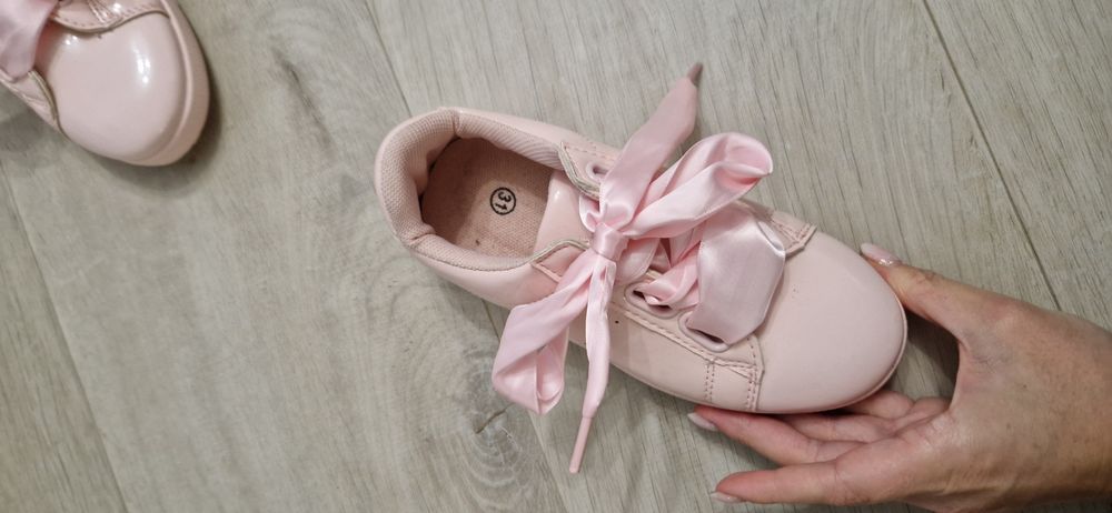 Trampki lakierowane 31