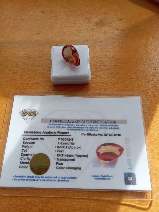 Alexandrita certificada com mudança de cor