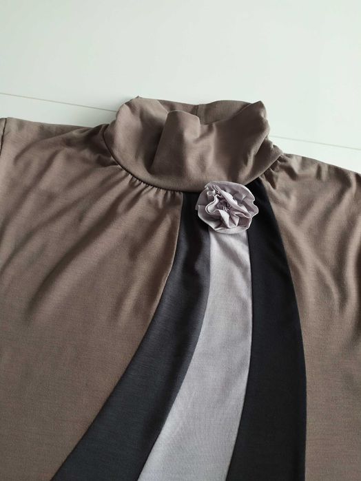 Cienki golf z kwiatkiem C&A