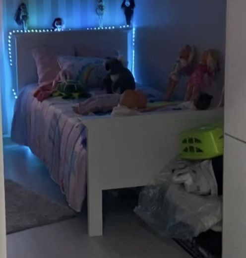 Vendo Cama de solteiro branca em muito bom estado
