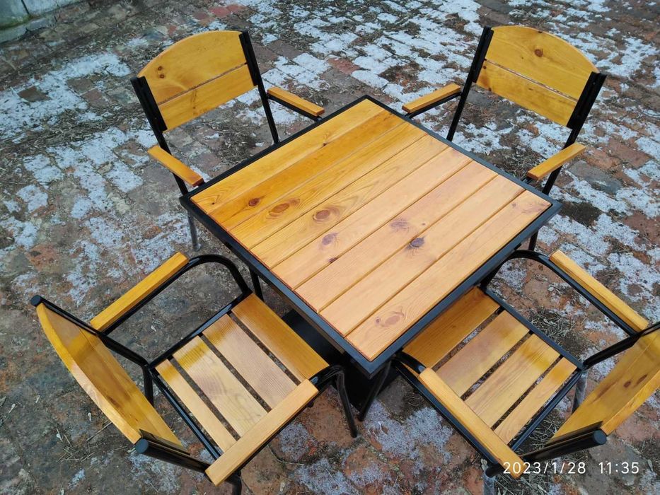 Садові меблі після реставрації.