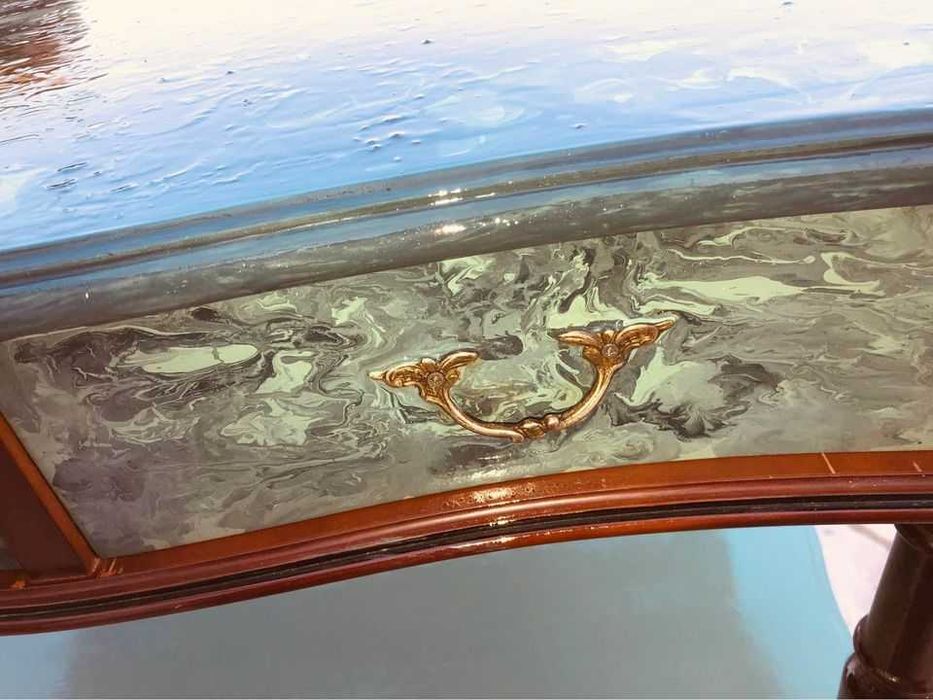 Mesa de apoio, com duas prateleiras, medidas nas fotos