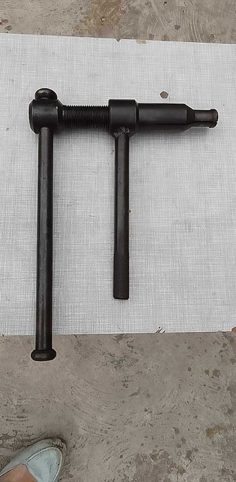 Приспособление для демонтажа подшипника коленвала двигателя на а/м ГАЗ