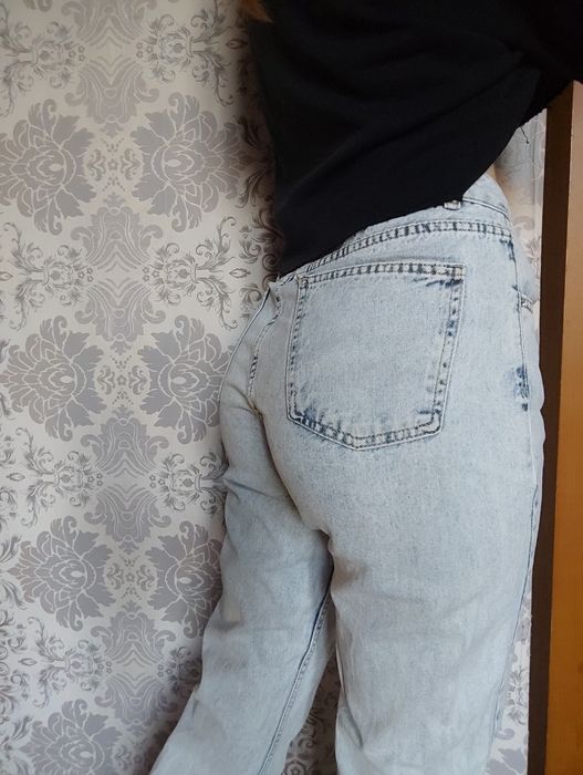 Джинсы женские с вышивкой