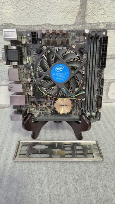 Материнська плата Asus H97I-Plus, s1150, Intel core i5-4590, кулер Box низький! Vga/dvi/HDMI/DP. Mini-ITX