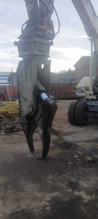 Szczypce hydrauliczne do złomu