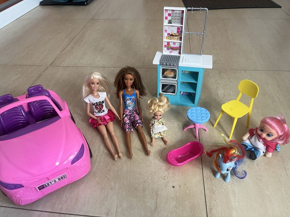 Zestaw barbie z samochodem