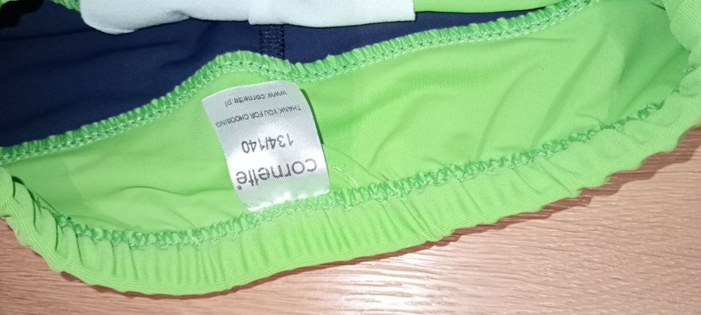 Kąpielówki chłopięce 2 pary w idealnym stanie rozm 122-134