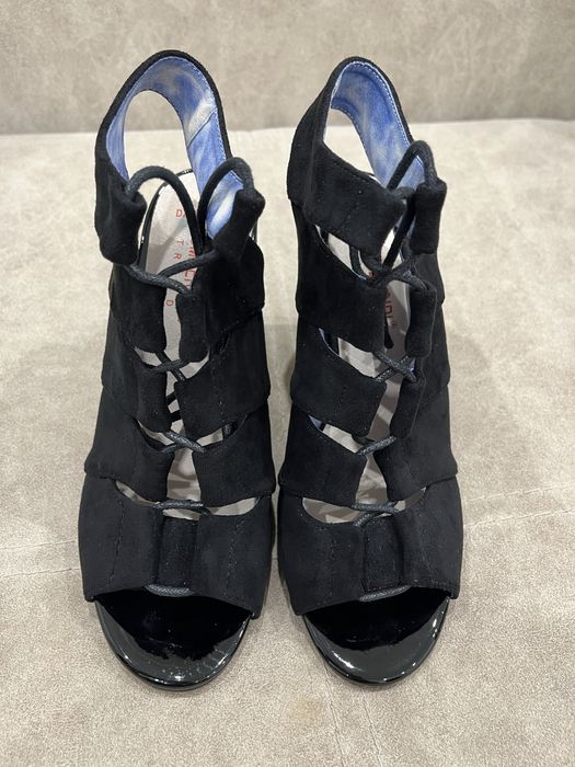 Босоніжки на завязках