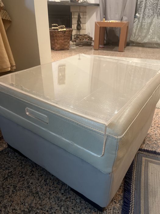 Conjunto de 2 sofás em pele + mesa centro/apoio