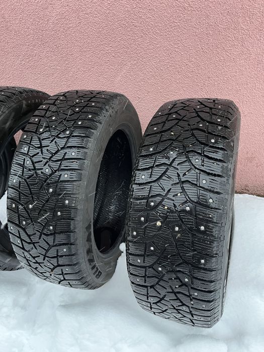 Зимова шипована резина 205/55 r16. Зимові шини,зимняя резина