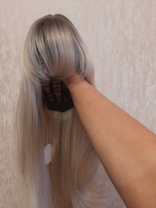 Продам парик блонд 60 см очень красивый