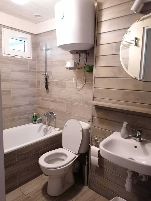 Domek 4 os. w lesie nad jeziorem k. Płocka (Grabina)