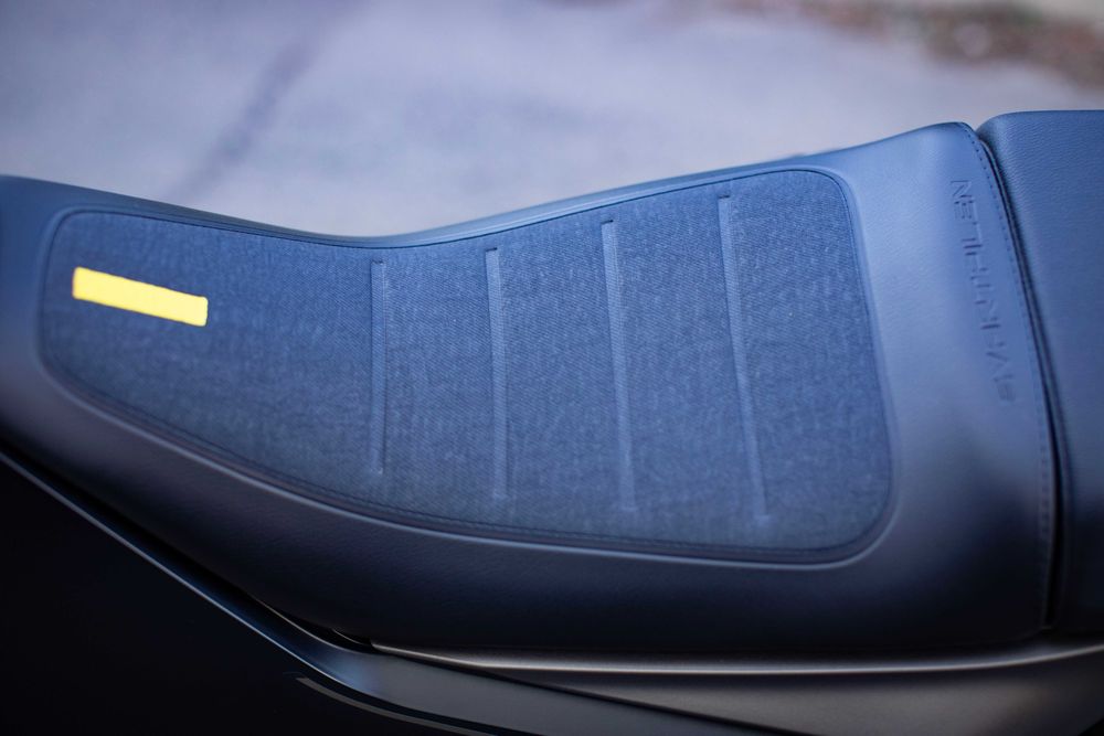 Husqvarna Svartpilen 401 2023 года. Веселый