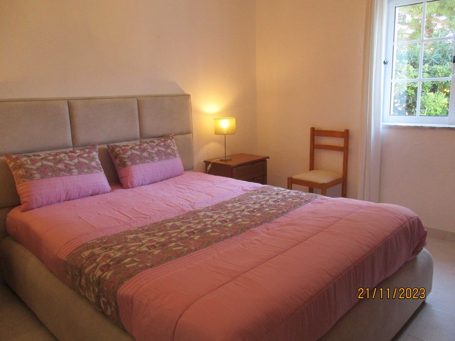 Casa c/barbecue ar condicionado a  250 metros da praia da Galé.