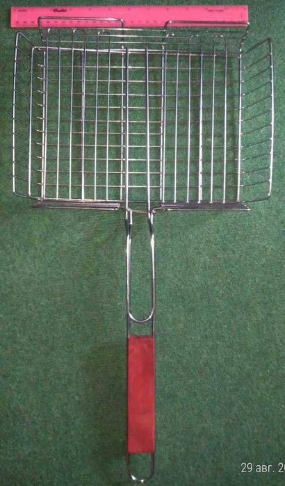 Решітки різних розмірів та шампури для шашликів