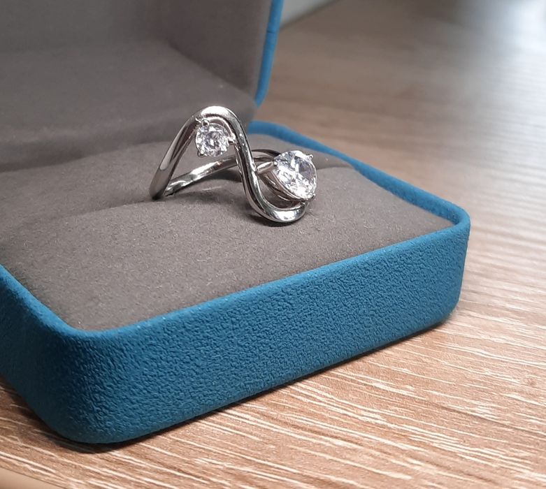 Nowy srebrny pierścionek s925