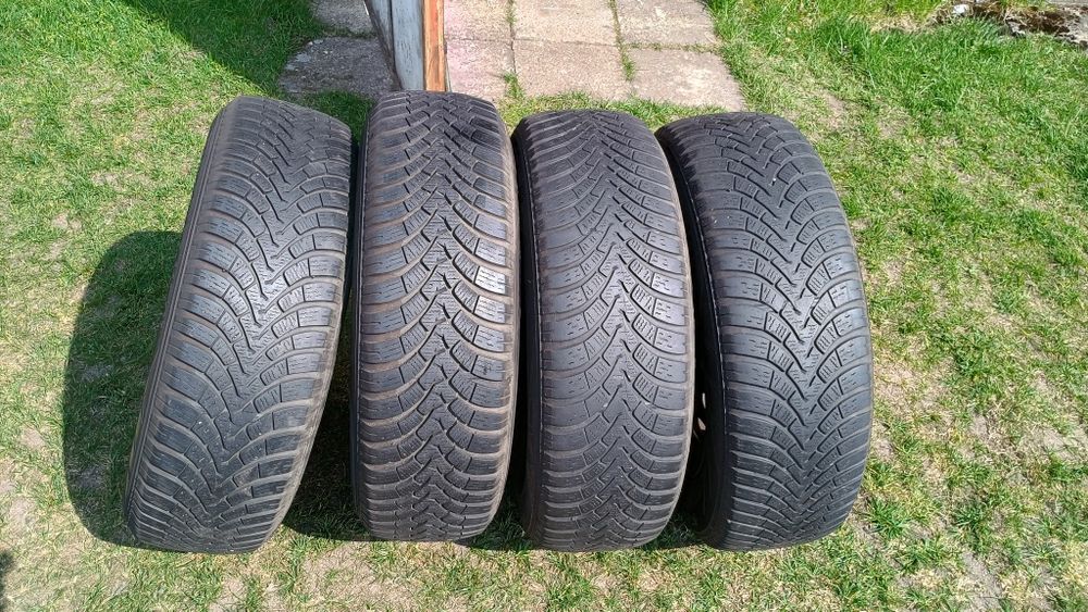 Stalowe felgi i opony zimowe Hyundai i30.