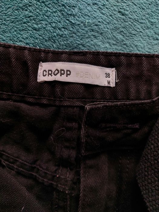 Spodnie z dziurami Cropp