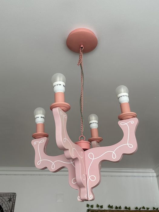 candeeiro de teto rosa