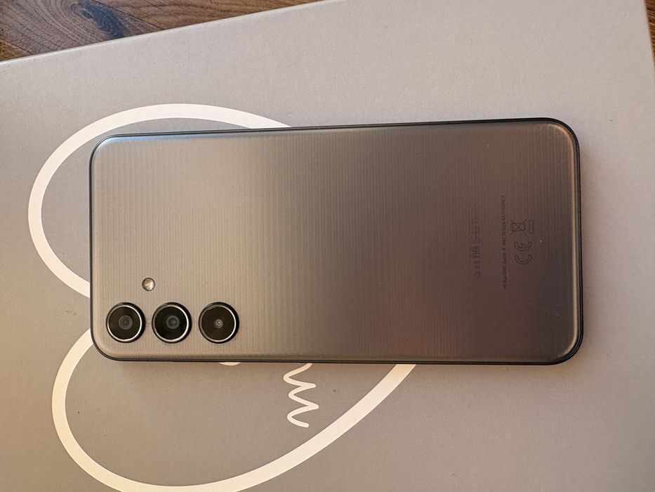 Telefon samsung galaxy M 35 5G 128 gb szary gratis case