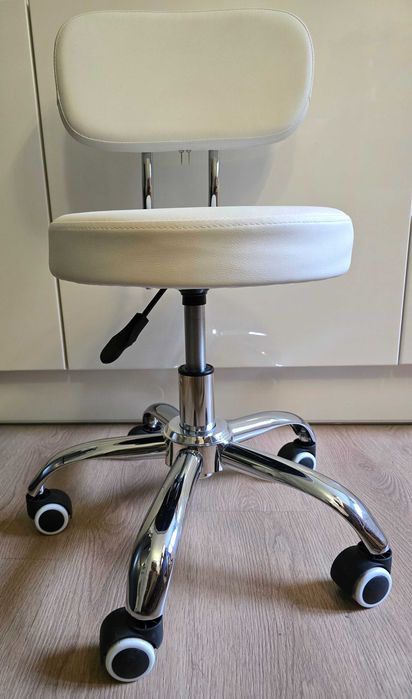 Taboret kosmetyczny do pedicure