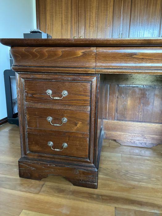 Vende-se secretária vintage em madeira maciça