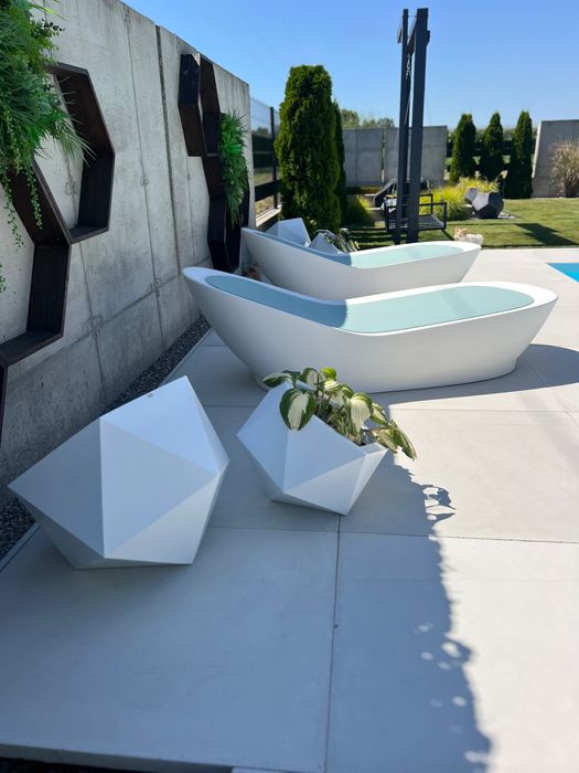 Nowoczesne leżanki leżaki szezlong ogród basen Venve design leżak