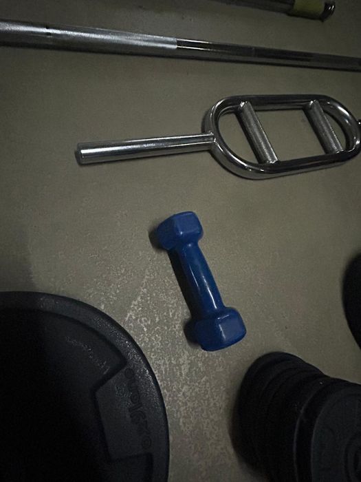 Vendo Conjunto fitness - 1  Barra 180cm+1 Barra Triceps+9 Bandas cor várias resistências+ Acessórios