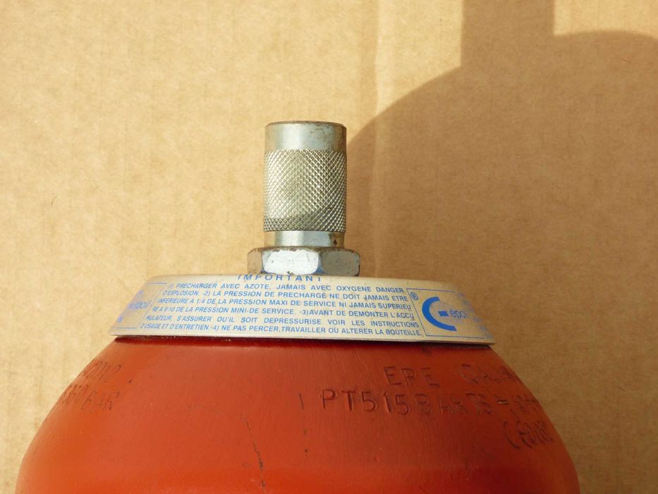 Acumulador hidráulico.