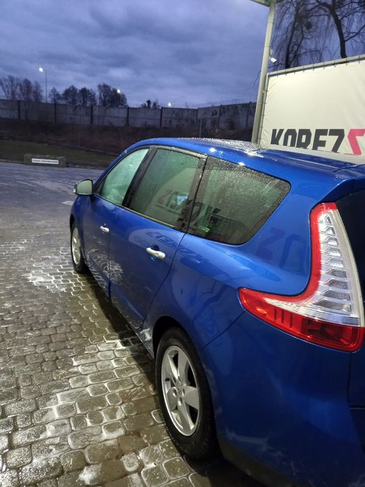 Рено меган сценік3