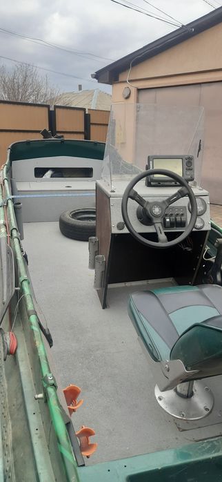 Лодка з лафетом Южанка мотор Меркурі 20