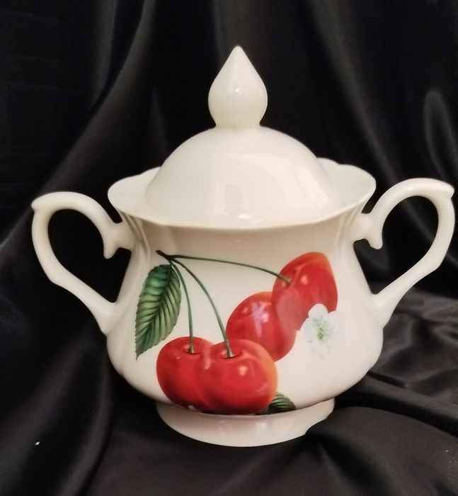 Цукорниця, заварочний чайник.