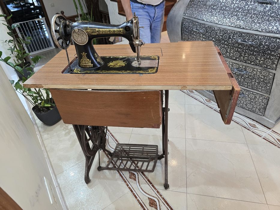 Máquina de Costura Singer