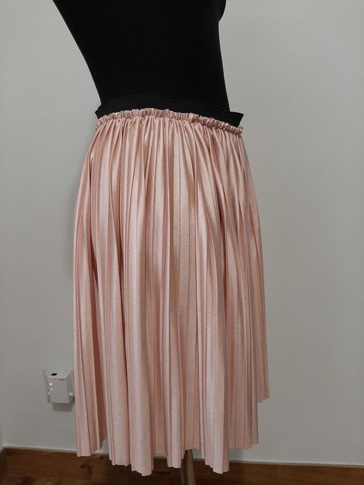 Plisowana, połyskująca spódnica w kolorze pudrowego różu, XS/S/M
