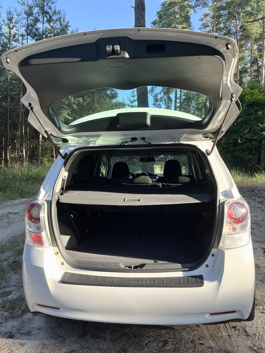 Продаж авто Toyota verso