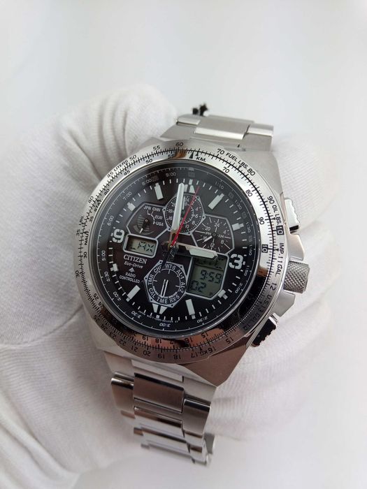 Часы Citizen Skyhawk A-T JY8120-58E радиоконтроль, вечник, солнечная батарея, сапфир