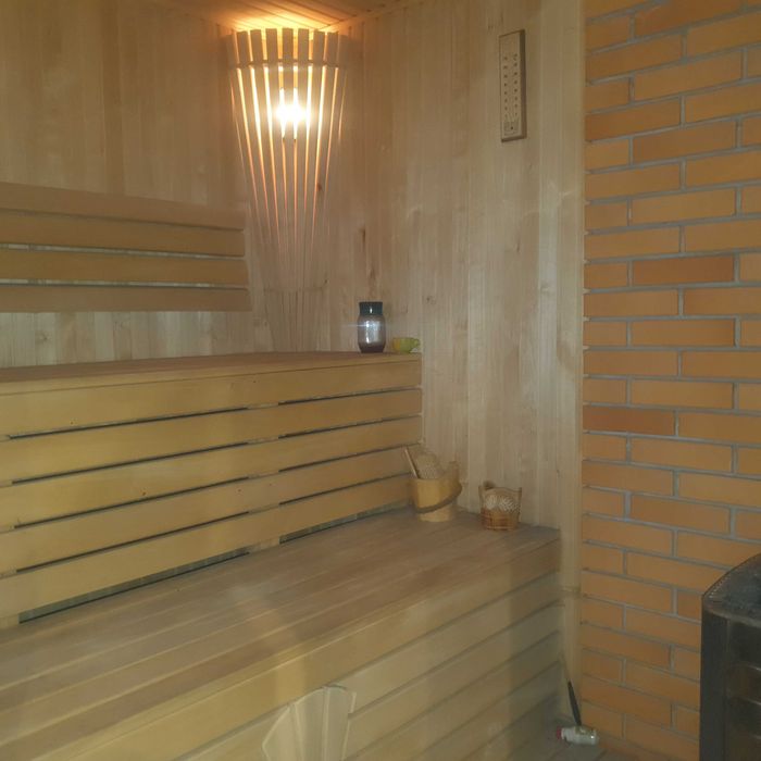 Компактний будинок-гараж в р-ні площі 700-річчя (C)