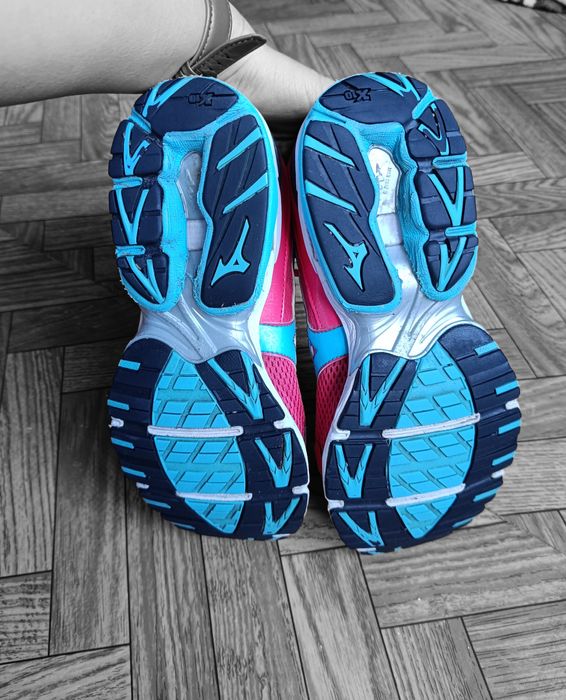 Кросівки Mizuno Wave Legend 2