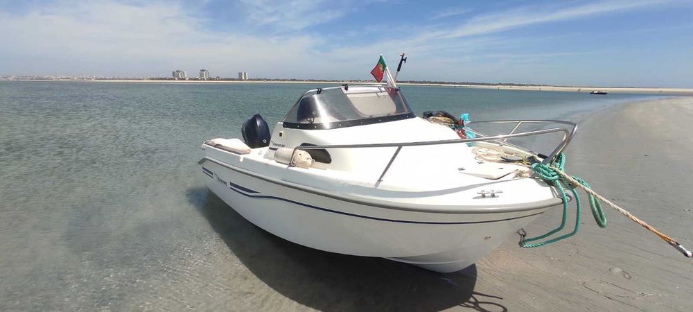 Vendo barco semi cabinado Sabor 460 em muito bom estado, motor novo