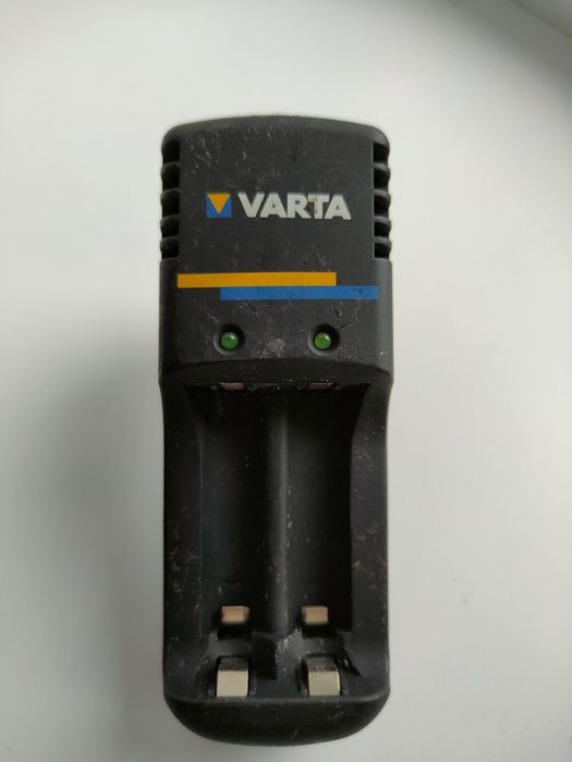 Varta Зарядний пристрій для пальчикових акумуляторів