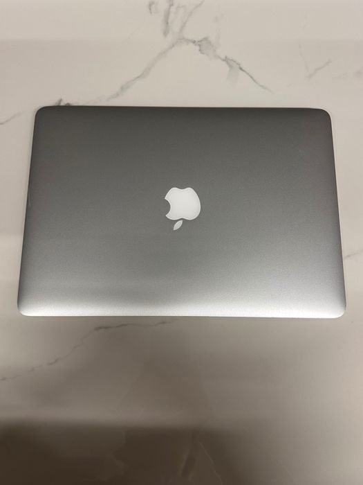 MacBook Air 13" 2017 i5 (com carregador e caixa, ótimo estado)