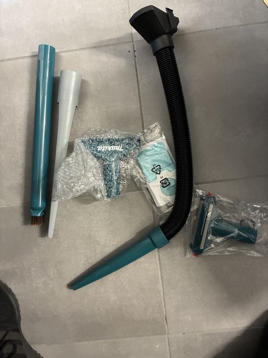 MAKITA Akumulatorowy odkurzacz samochodowy 10,8V 12V CXT CL121DZ