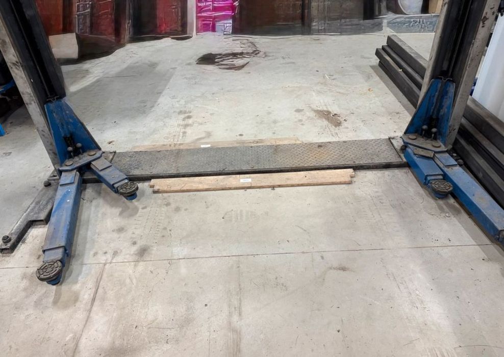 Podnośnik dwukolumnowy śrubowy na ramię Zippo 2500 kg