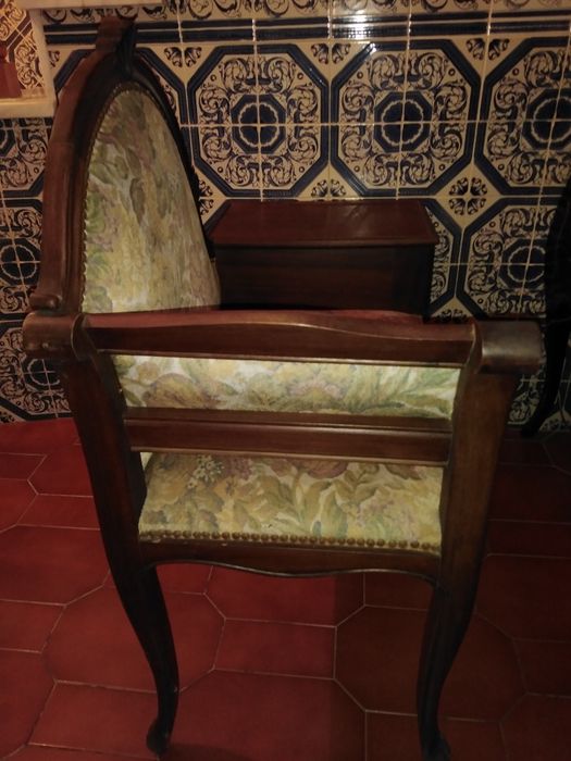 Namoradeira ou Mesa de Telefone em Mogno