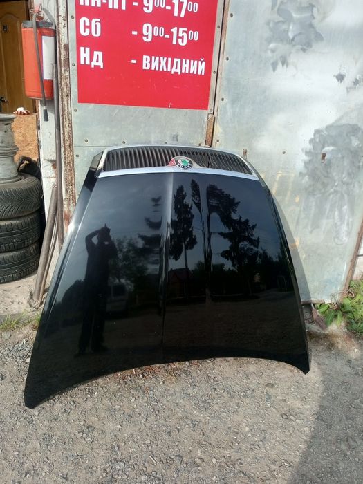 Розбірка.передній капот до Шкода А 5 код краски 9910